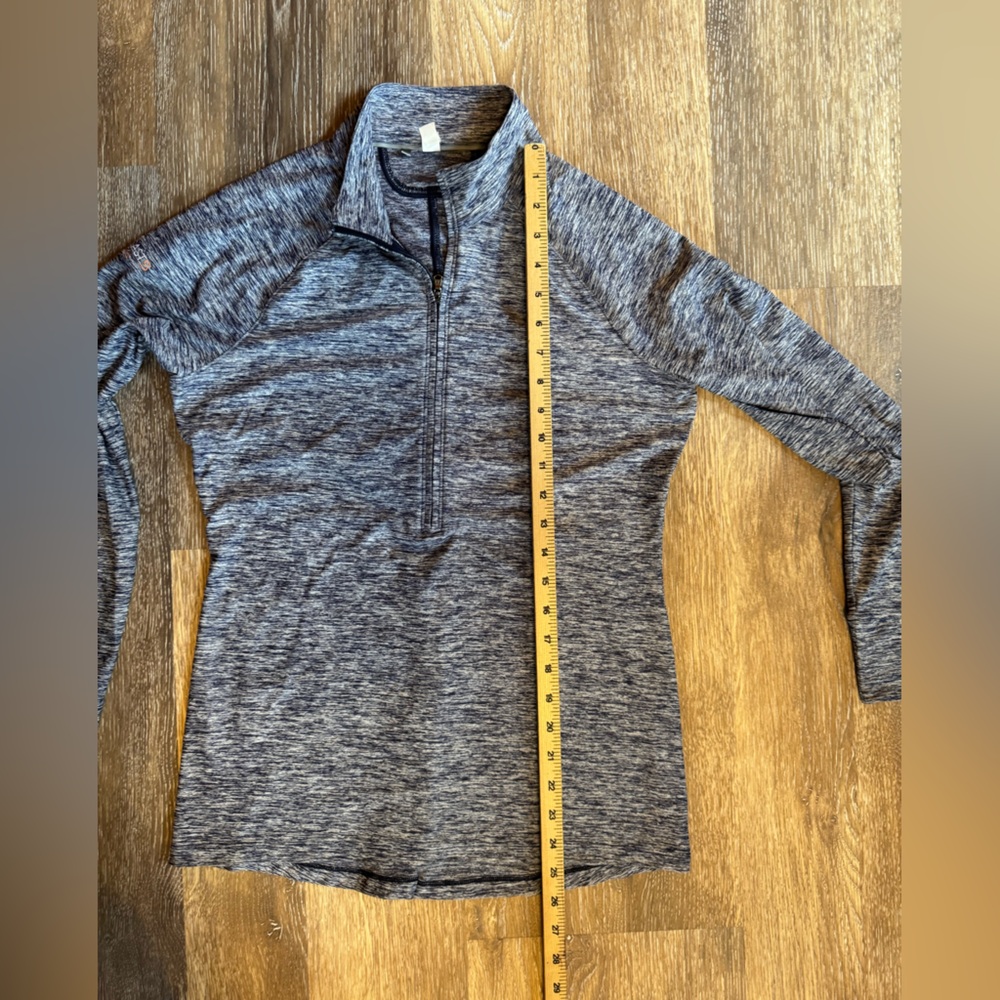Under Armour heat gear, half zip athletic top size medium - Picture 5 of 7